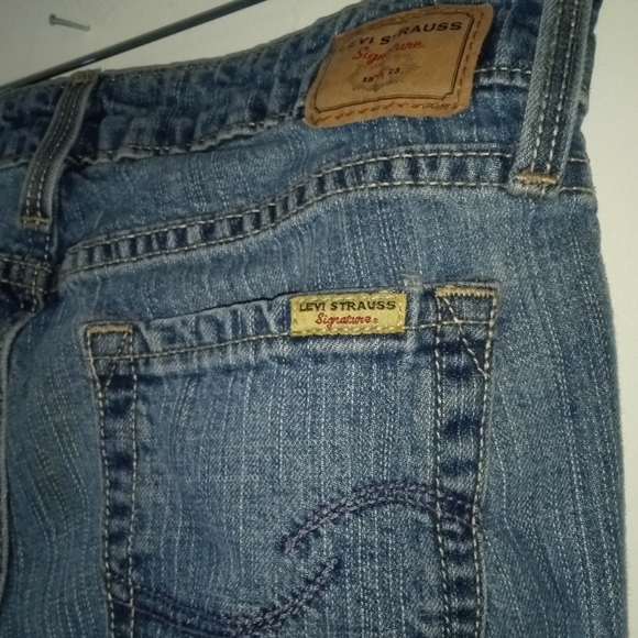 Levi Strauss Signature Low Slim Flare 5-Pocket Jeans - Size: 7 Waist : 28 - Picture 2 of 5